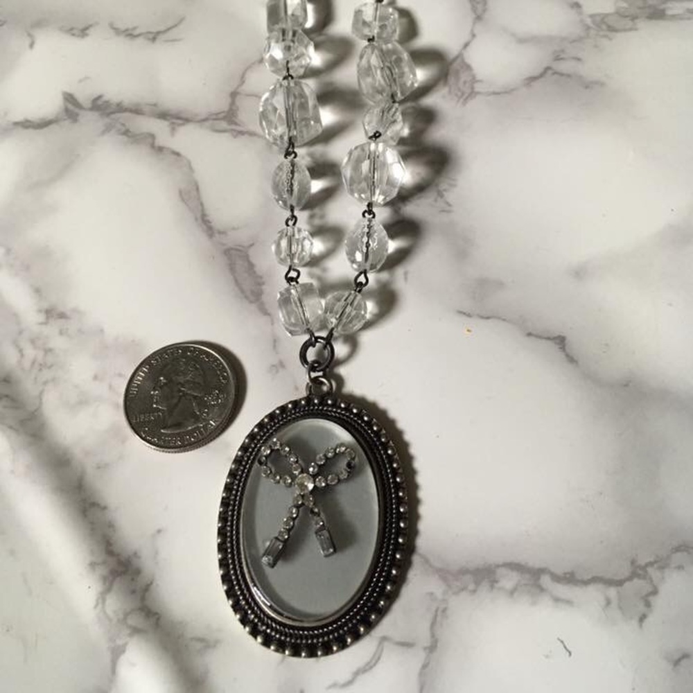 Cute bow cameo necklace